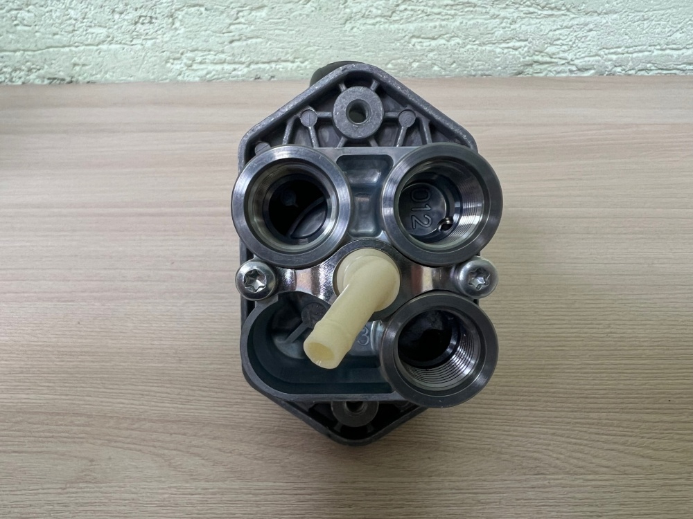 Кран стояночного тормоза (3 выхода) без датчика КамАЗ 54901 / WABCO 9617231390